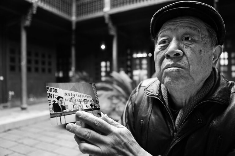 Han Qiang - 4、杨大方曾3次前往日本法庭上作为证人指证日本当年细菌战的恶行。照片是他在日本申诉时、记者会议上的控诉。